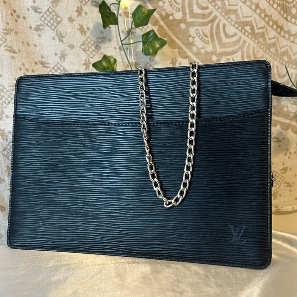 Authentic Louis Vuitton Black Epi Leather Pochette Homme Clutch